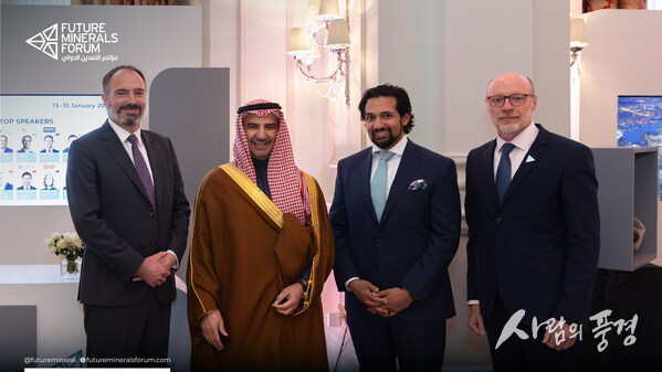 FMF and BMO leadership at the signing of a strategic partnership to drive investment in the global metals and mining sector.