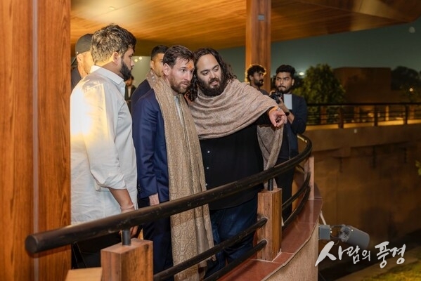 Messi experiences Vantara with Anant Ambani