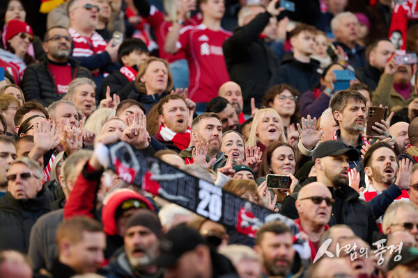 Carlsberg and Liverpool FC bring fans together to sign the iconic anthem, You