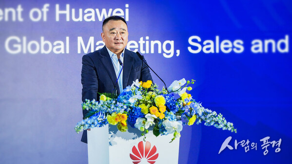 Zhou Jianjun, Vice President of Huawei and President of Global Marketing, Sales and Services, Huawei Digital Power